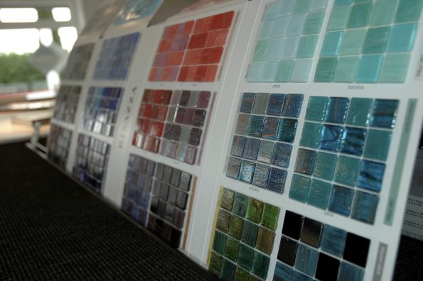 Showroom Artipose — Détail des textures et finitions de carrelage